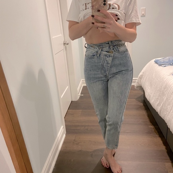 ✨SOLD✨Asymmetric jeans - Picture 2 of 8